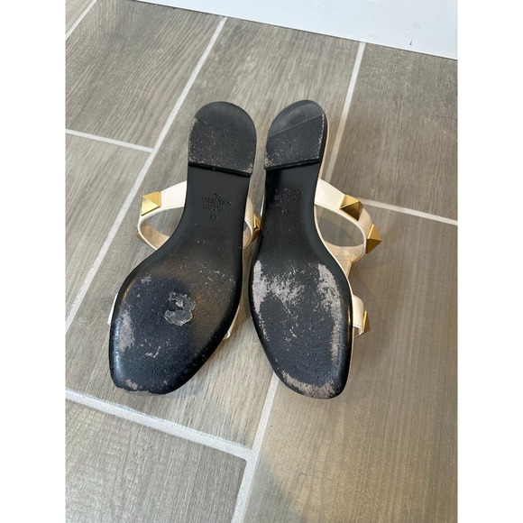 Valentino Rockstud Slide Sandals Cream Leather Gold Studs Size 37 - Picture 3 of 3